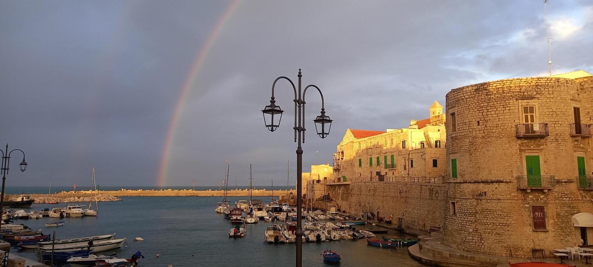 Giovinazzo Historic Apulia Old Town Stone House With Private Patio Apartamento Exterior foto